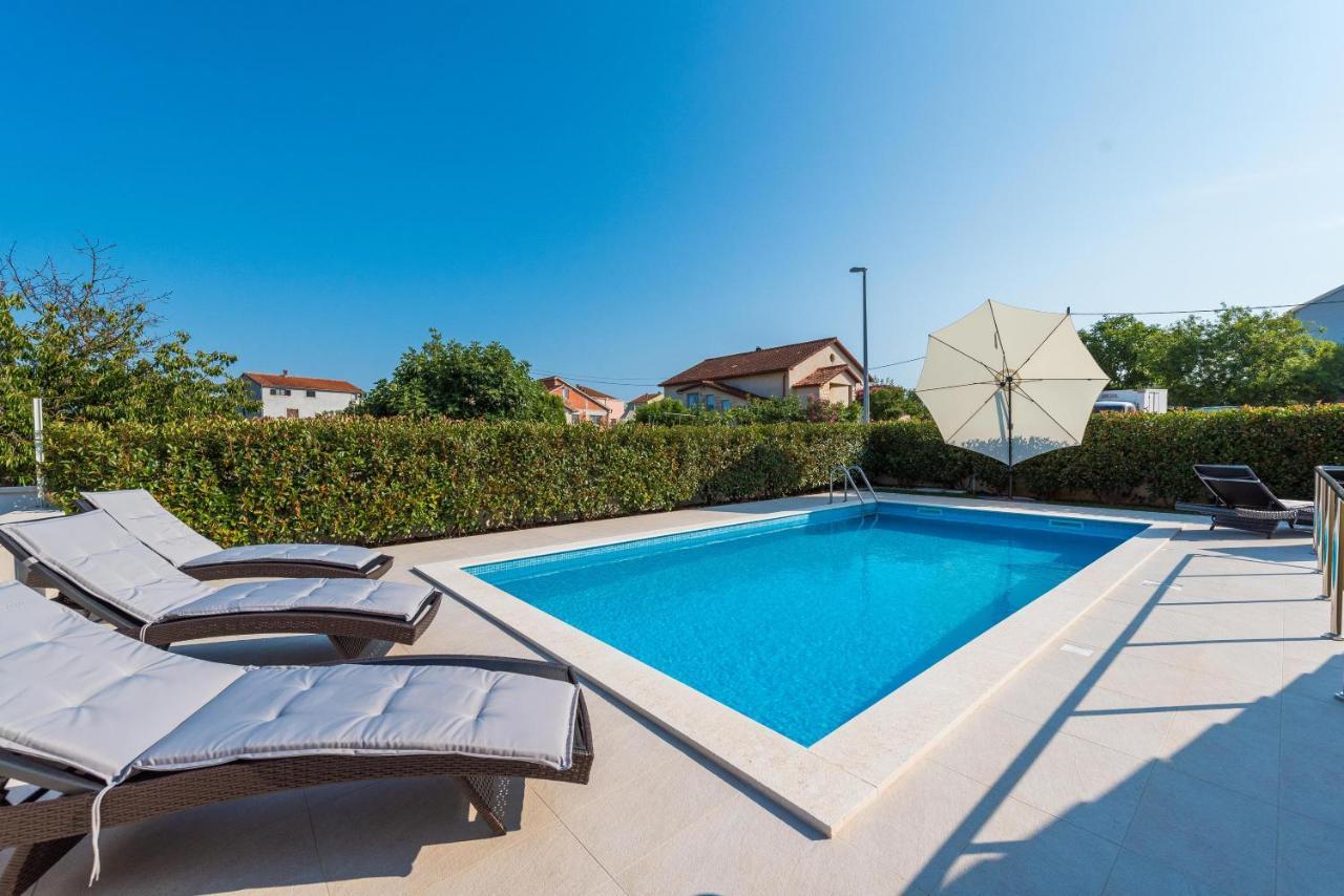 זאדאר Villa Petra S Bazenom, Rostiljem I Parkingom מראה חיצוני תמונה