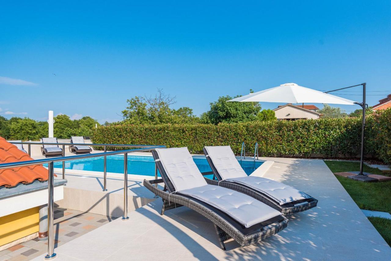 זאדאר Villa Petra S Bazenom, Rostiljem I Parkingom מראה חיצוני תמונה