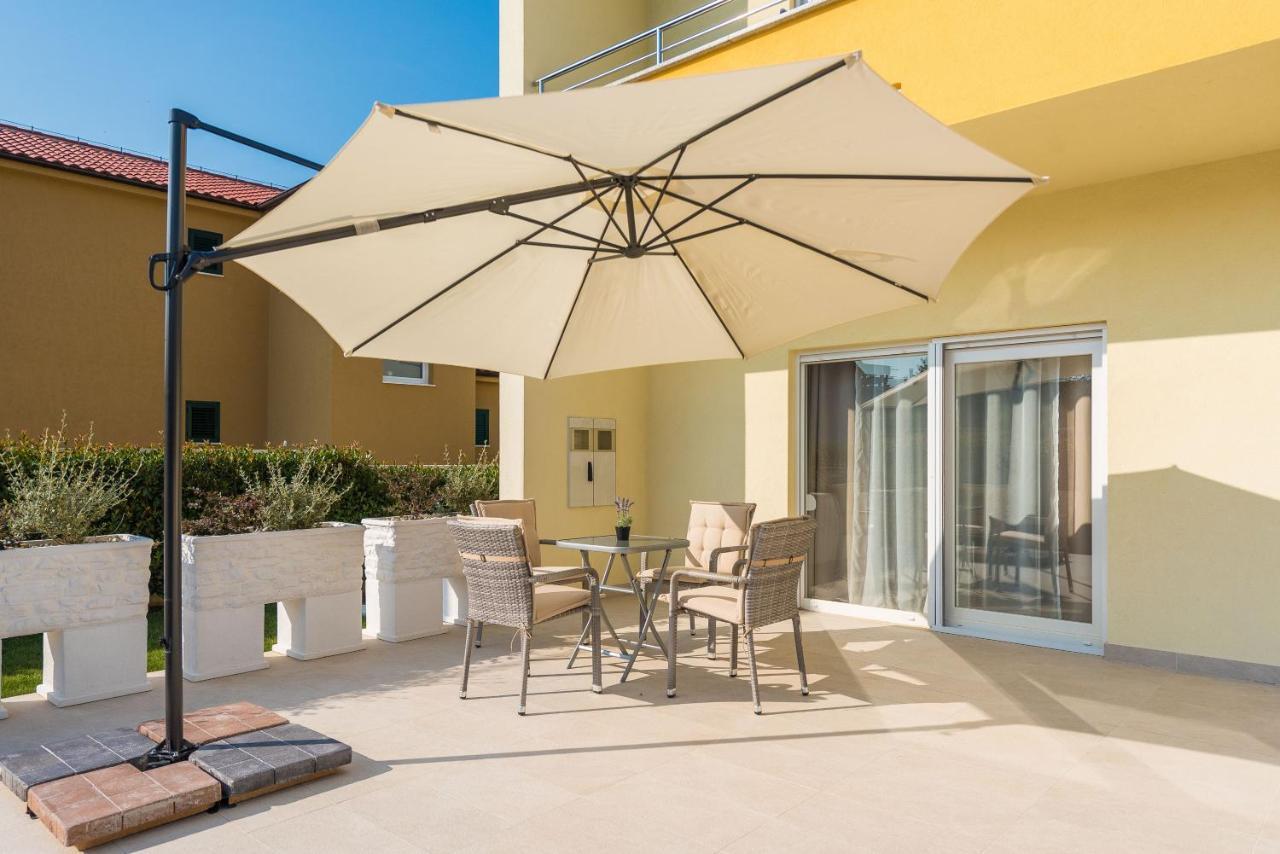 זאדאר Villa Petra S Bazenom, Rostiljem I Parkingom מראה חיצוני תמונה