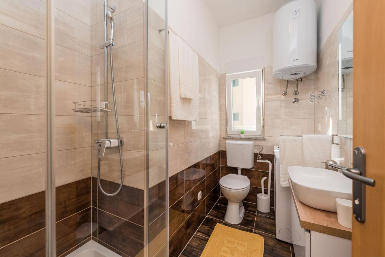 זאדאר Villa Petra S Bazenom, Rostiljem I Parkingom מראה חיצוני תמונה