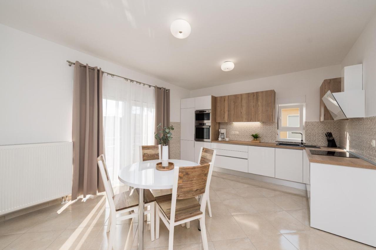 זאדאר Villa Petra S Bazenom, Rostiljem I Parkingom מראה חיצוני תמונה