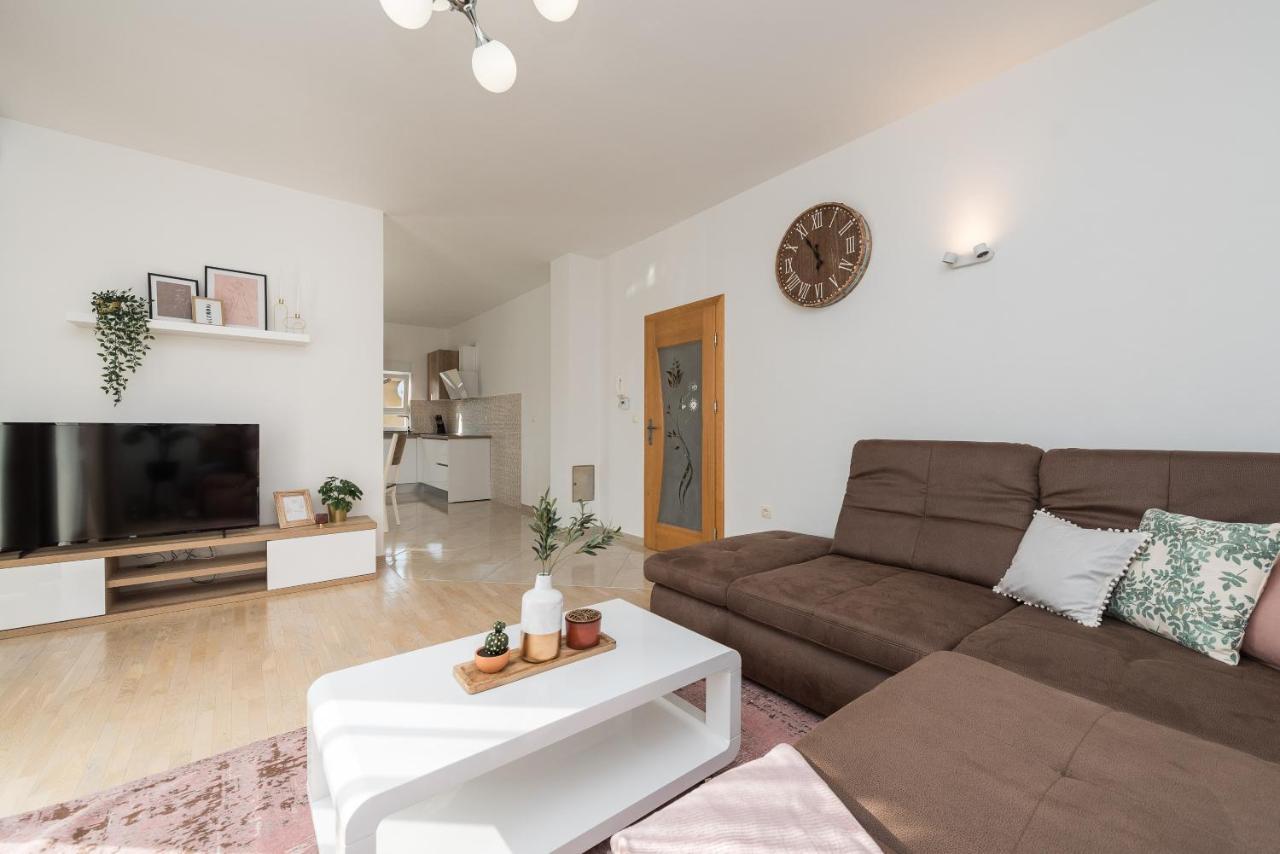 זאדאר Villa Petra S Bazenom, Rostiljem I Parkingom מראה חיצוני תמונה