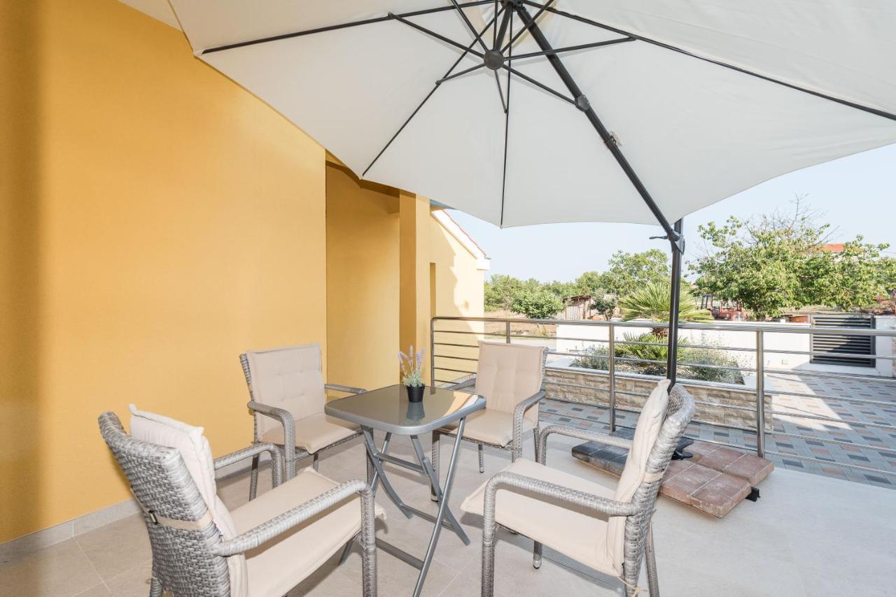 זאדאר Villa Petra S Bazenom, Rostiljem I Parkingom מראה חיצוני תמונה