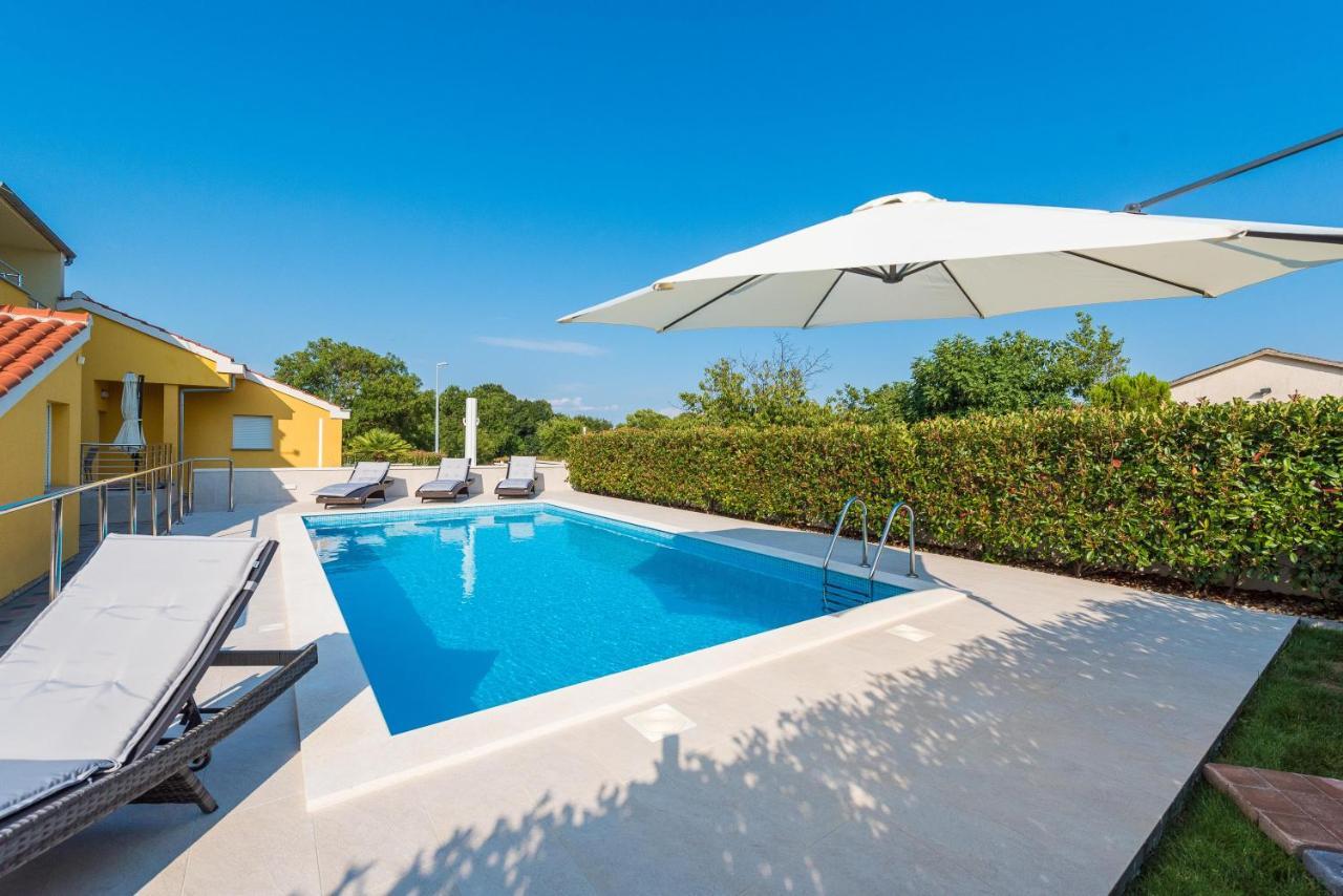 זאדאר Villa Petra S Bazenom, Rostiljem I Parkingom מראה חיצוני תמונה