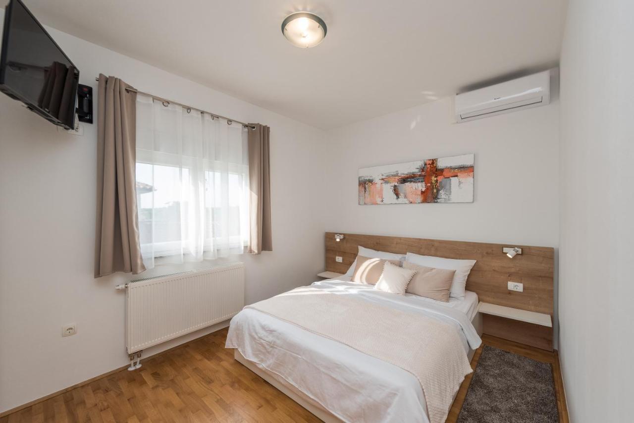 זאדאר Villa Petra S Bazenom, Rostiljem I Parkingom מראה חיצוני תמונה
