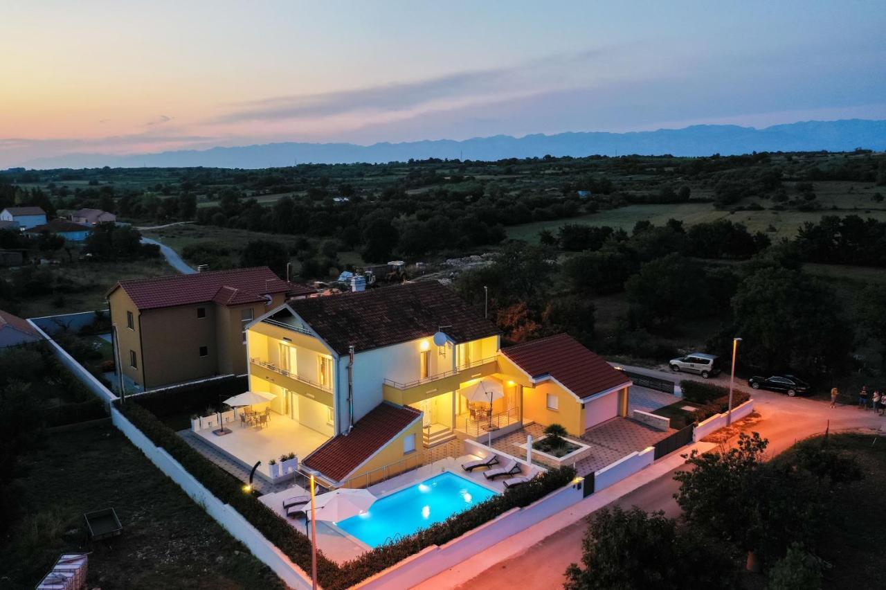 זאדאר Villa Petra S Bazenom, Rostiljem I Parkingom מראה חיצוני תמונה