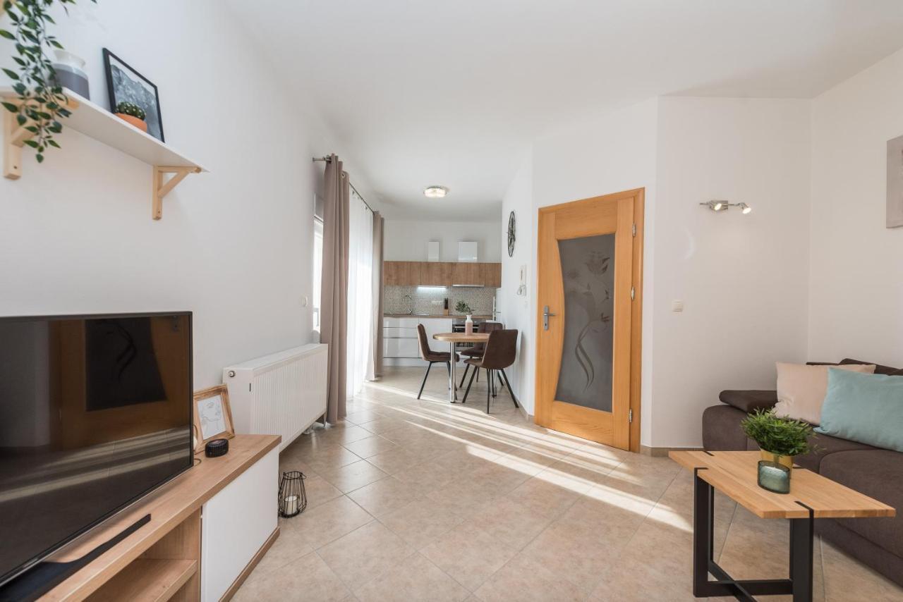 זאדאר Villa Petra S Bazenom, Rostiljem I Parkingom מראה חיצוני תמונה