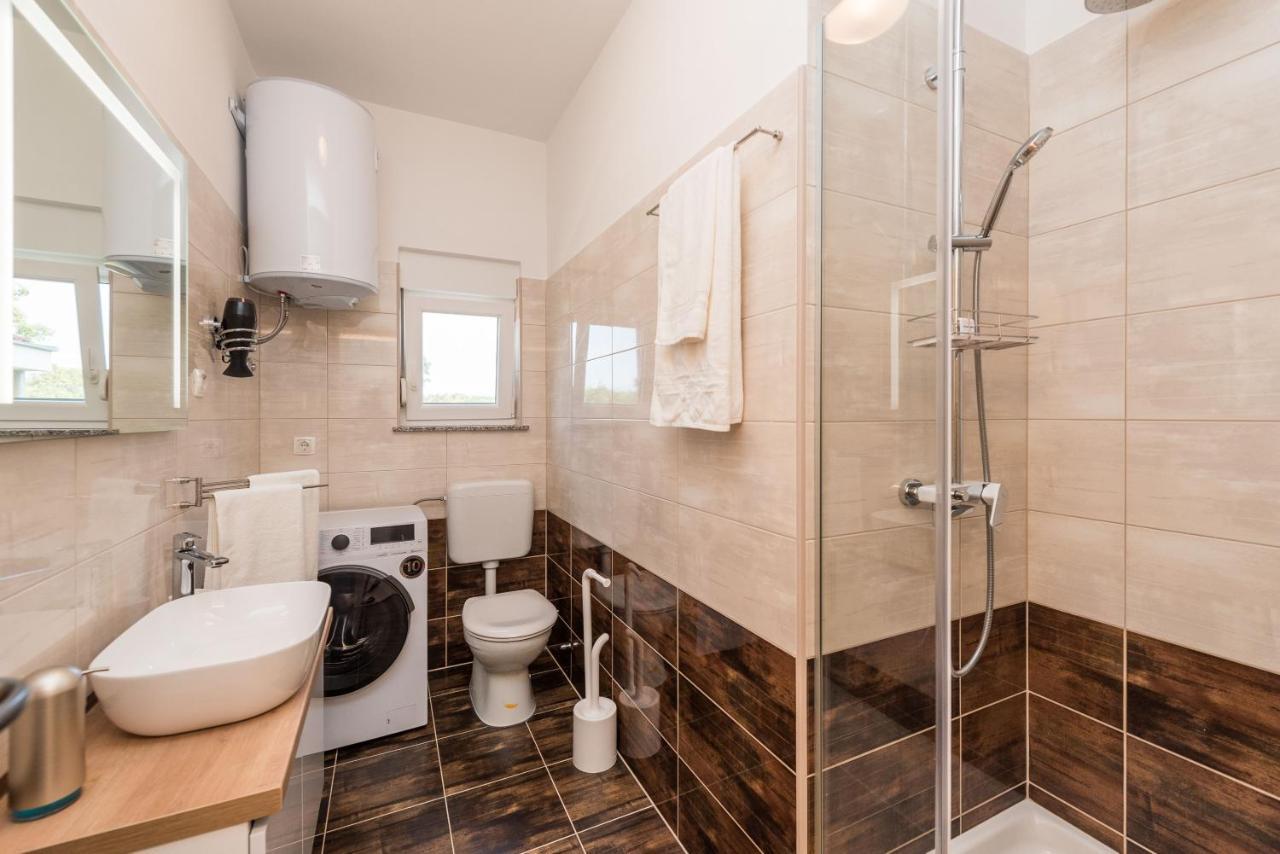 זאדאר Villa Petra S Bazenom, Rostiljem I Parkingom מראה חיצוני תמונה
